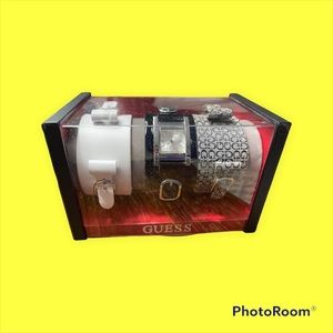 Guess watch with exchangeable bands